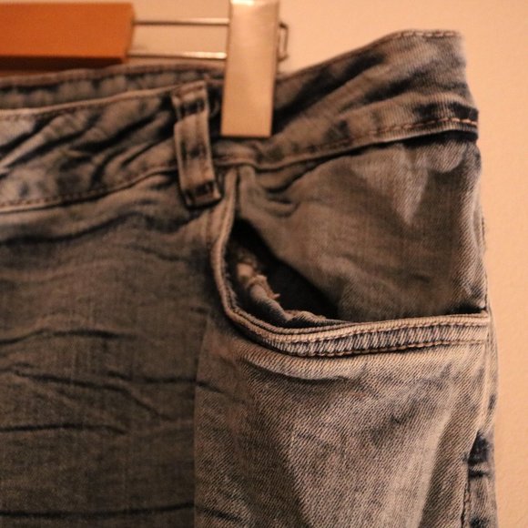 π΄3 for $20π΄ Floral Embroidered Jeans - Picture 11 of 16